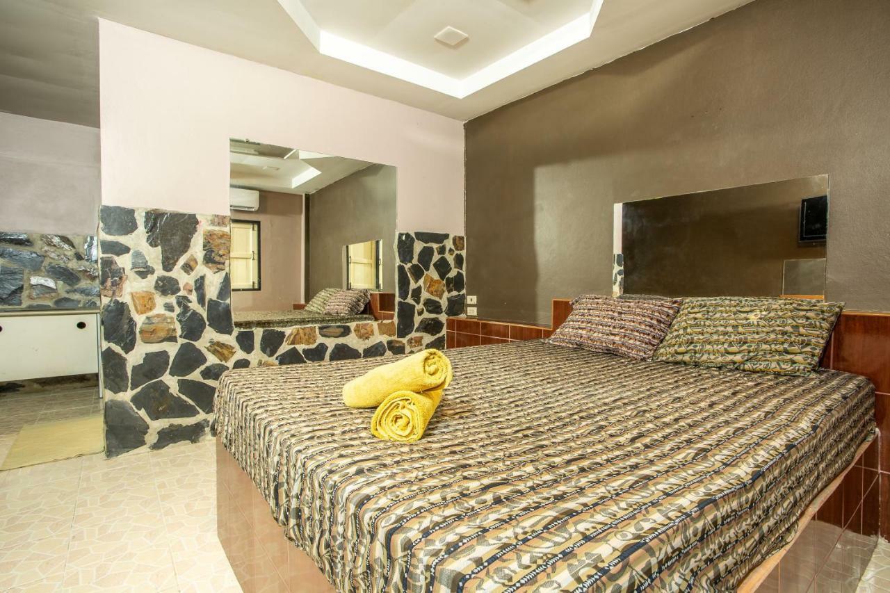 Diane Hotel Phetchaburi Exterior foto